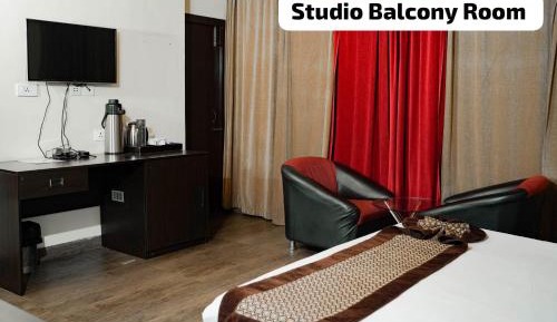 Studio with Balcony