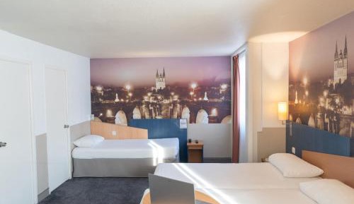 Standard Room with Three Single Beds