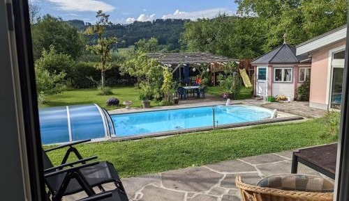 Apartment with Pool View 