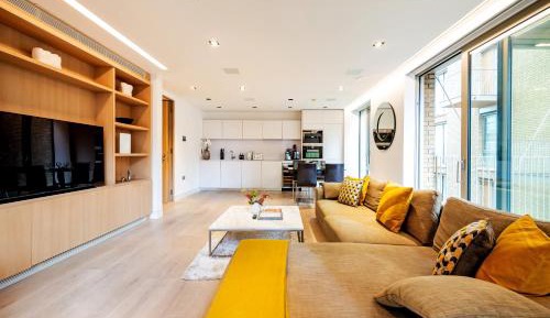 Apartment with Balcony