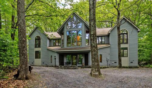 Six-Bedroom Holiday Home