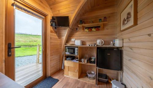 Family Room- Hedgehog (with hot tub)