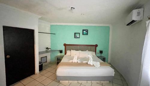 Deluxe King Suite