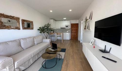 One-Bedroom Apartment with Sea View and Balcony