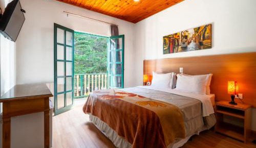 Deluxe Suite with Balcony