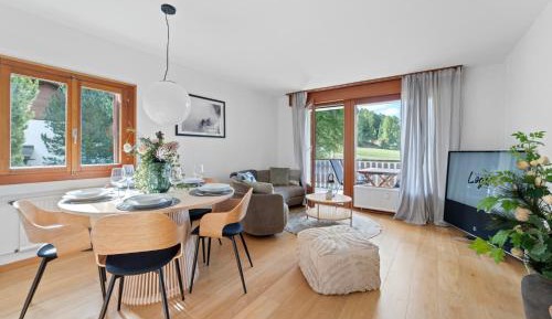 Apartment with Lake View