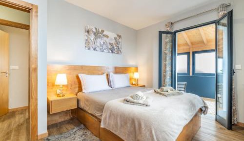 Two-Bedroom Deluxe Apartment with Balcony