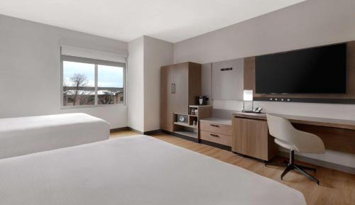 Queen Room with Two Queen Beds and Sofa Bed - High Floor