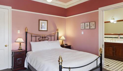 Queen Room with Spa Bath