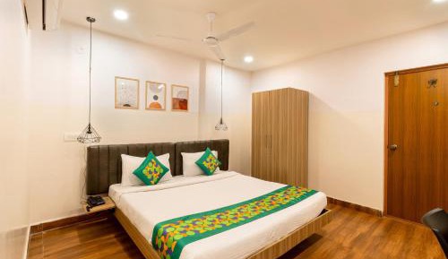 Deluxe Room with King Bed
