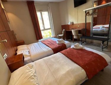 Triple Room with City View