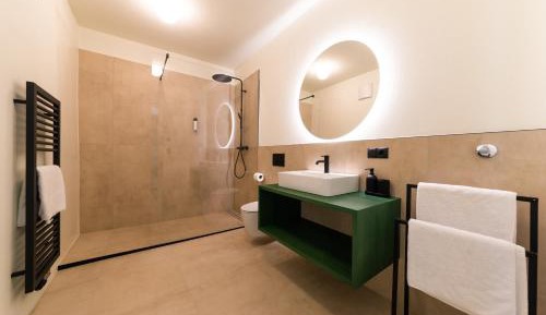 One-Bedroom Apartment with City View
