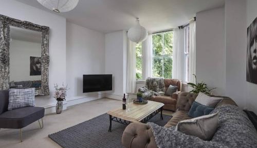 Deluxe Apartment