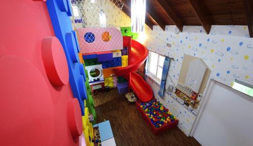 Family Room with Garden View