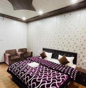 Deluxe Double Room (2 Adults + 1 Child)
