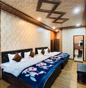 Deluxe Family Room