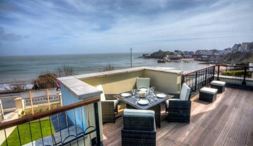 Three-Bedroom Apartment with Balcony