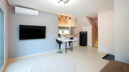 Studio 2
