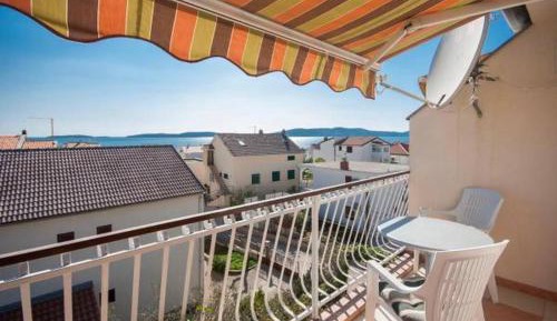One Bedroom Apartment with Balcony and Sea View
