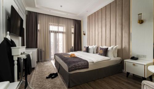Deluxe Double or Twin Room with Balcony