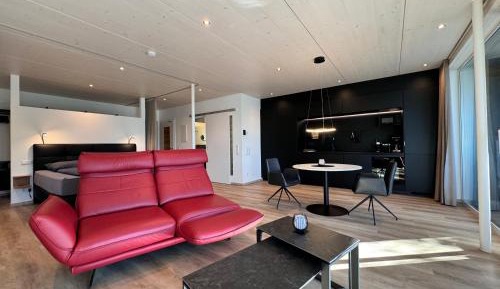 Apartment with Lake View