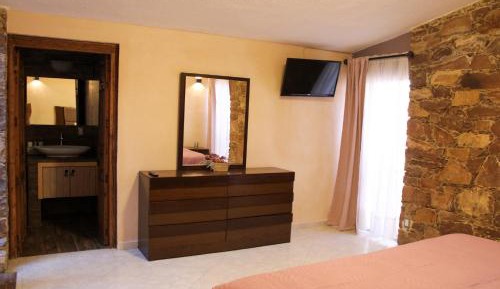 Deluxe King Suite