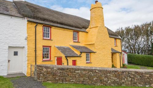 Three-Bedroom Holiday Home 