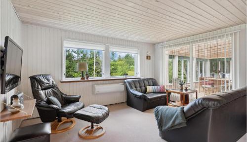 Three-Bedroom Holiday Home 
