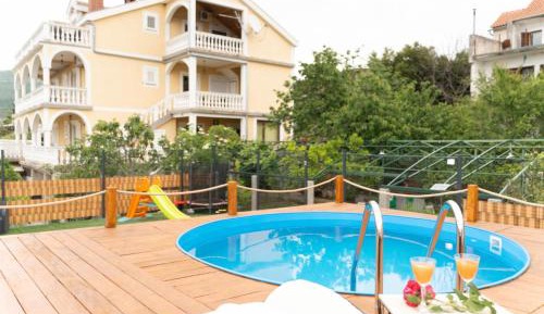 Twin Room with Pool View