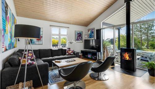 Three-Bedroom Holiday Home 
