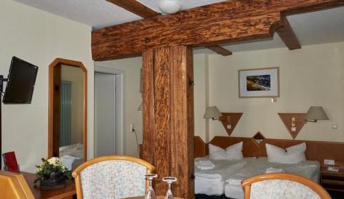 Family Room (3 Adults)