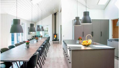 Eight-Bedroom Holiday Home