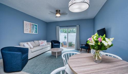 Deluxe Two-Bedroom Apartment with Garden View