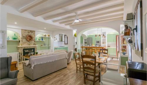 Eleven-Bedroom Holiday home