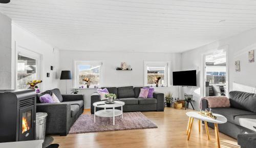 Three-Bedroom Holiday Home 