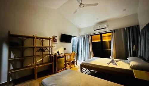 Deluxe Double Room with Balcony and Sea View