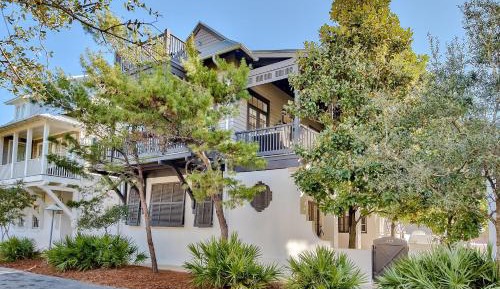 Four-Bedroom Holiday Home