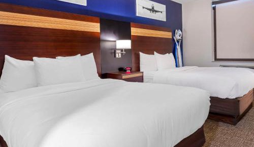 2 Double Beds