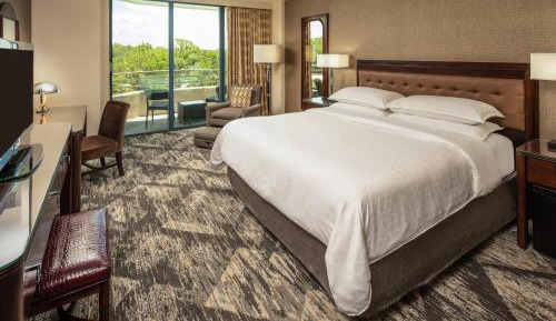 Traditional, Guest room, 1 King, Balcony