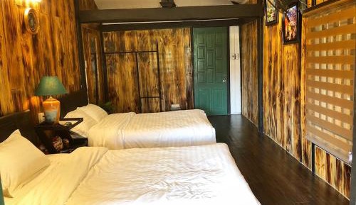 Twin Room with Shared Bathroom