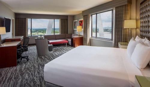 Deluxe King Room with View