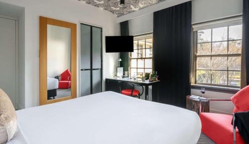 Peppers Queen Room with Bath Tub 