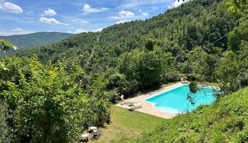 Three-Bedroom Apartment with Mountain View