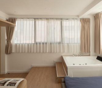 Studio with Spa Bath
