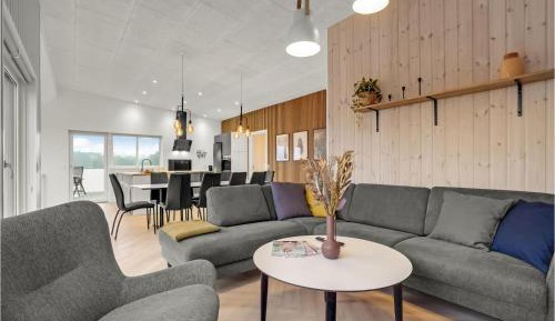 Four-Bedroom Holiday Home