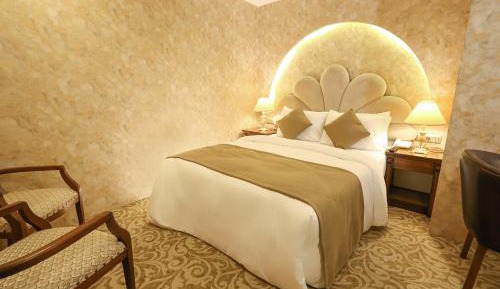 Deluxe Room (2 Adults + 1 Child)