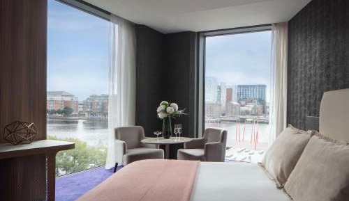 Junior Corner Suite with View