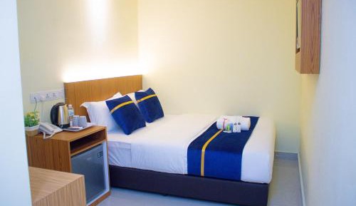 Standard Queen Room