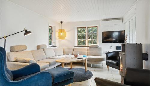 Three-Bedroom Holiday Home 