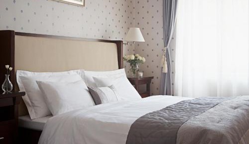 Deluxe One-Bedroom Suite
